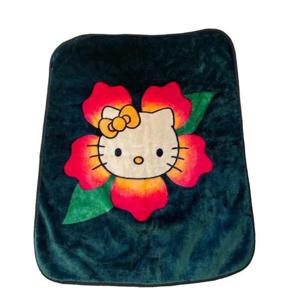 Hello Kitty Other - Hello Kitty heavyweight blanket/throw. EUC 3 1/2 x 5 1/2